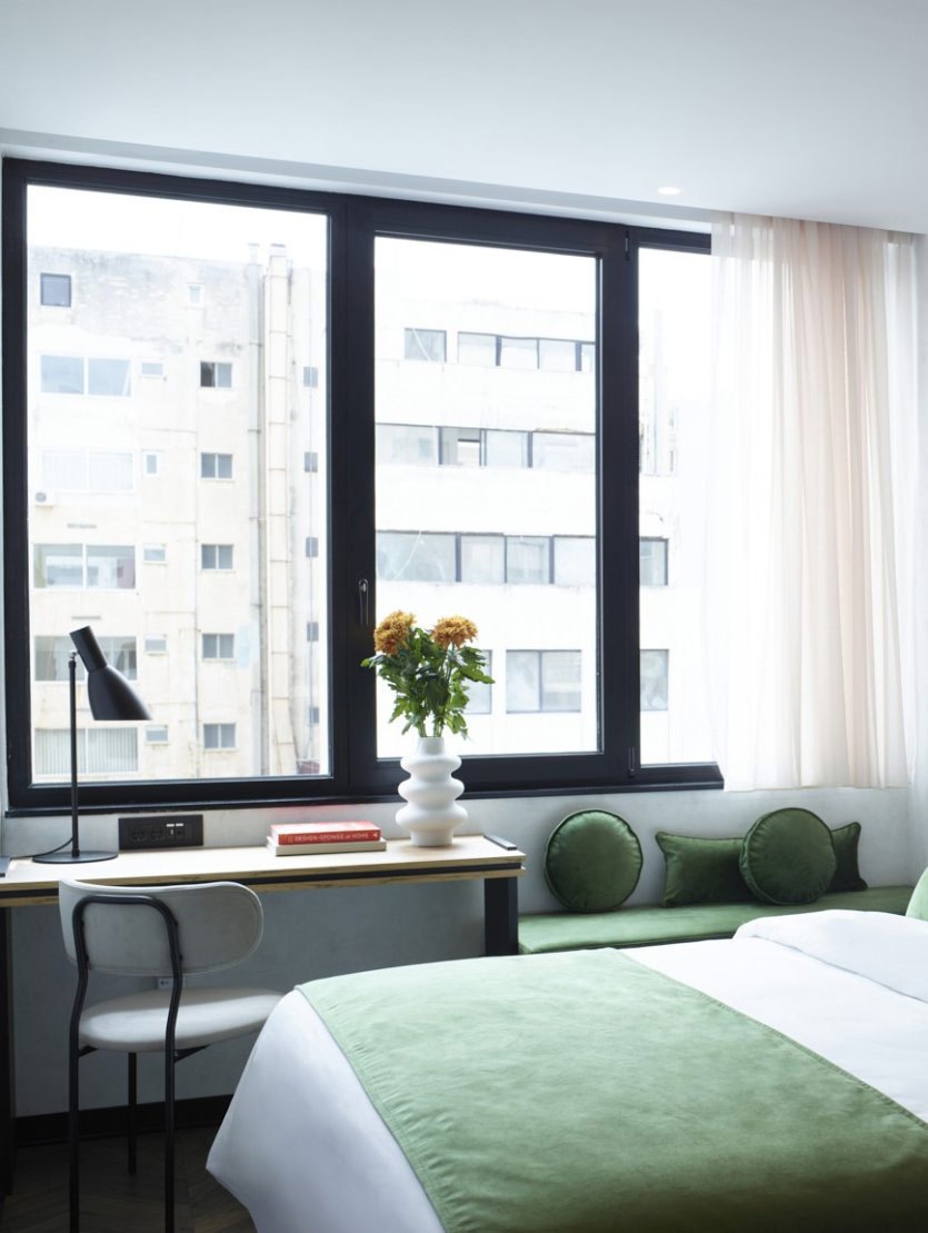 THE PORT DOUBLE ROOM </br>WITH CITY VIEW